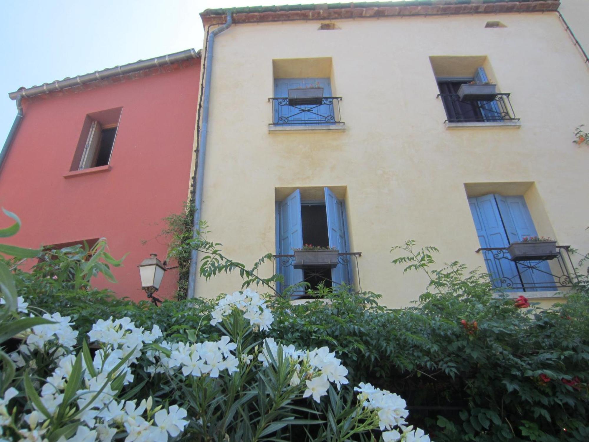 Aparthotel Au Remp'Arts Elne Exterior foto